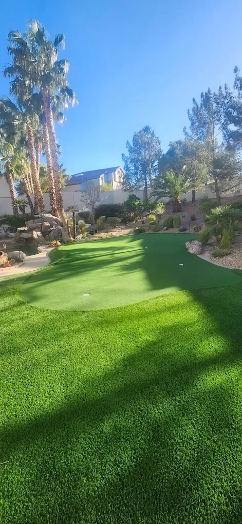 Putting green with palm trees in Las Vegas